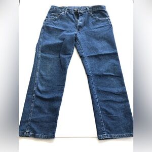 Wrangler men’s jeans 34x29 Preloved but in good condition 
Smoke free